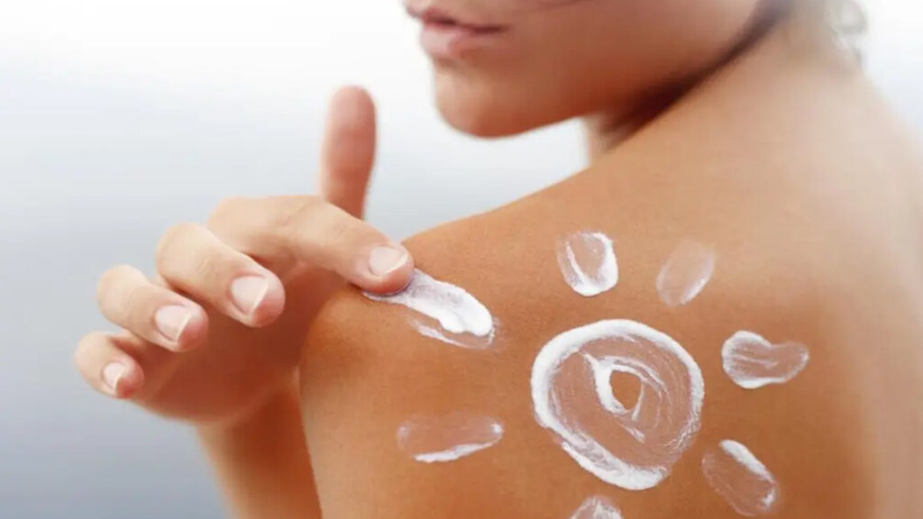 woman applying sunscreen